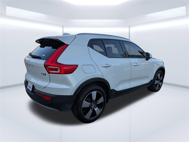 2021 Volvo XC40 Momentum photo 4