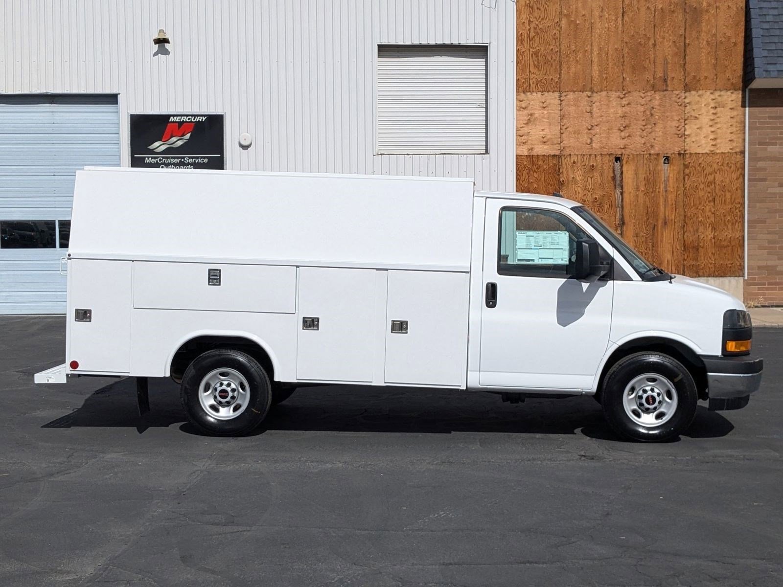 2025 Gmc Savana Cutaway 3500 photo 2