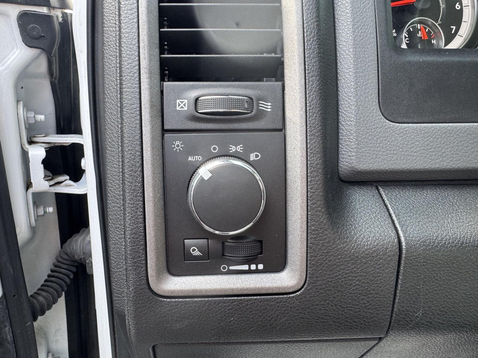 2017 Ram 2500 Tradesman photo 11