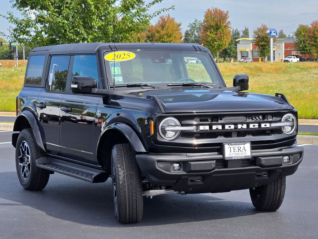 2025 Ford Bronco Outer Banks photo 3