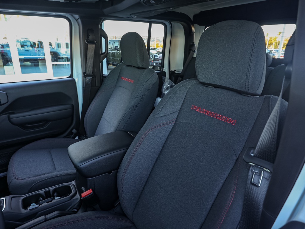 New 2026 Bright White Clear-Coat Exterior Paint Jeep Rubicon image 14