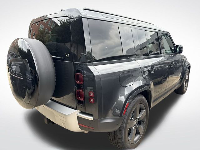 2025 Land Rover Defender 110 S photo 3