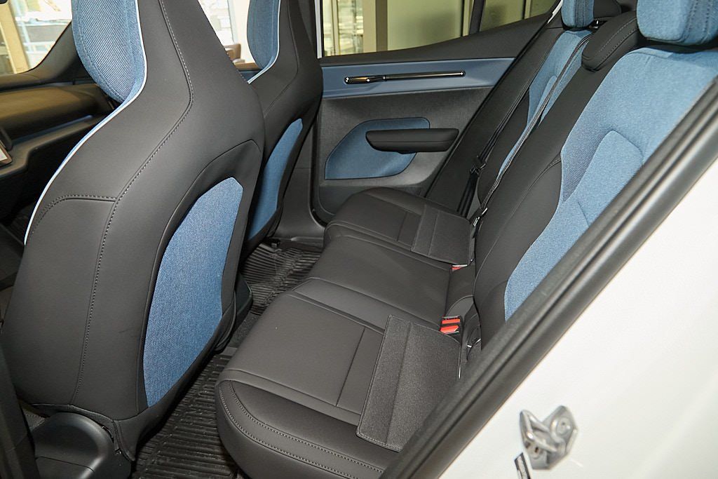 2026 VOLVO EX30 - Image 13