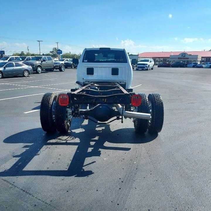 2024 Ram 5500 SLT photo 3