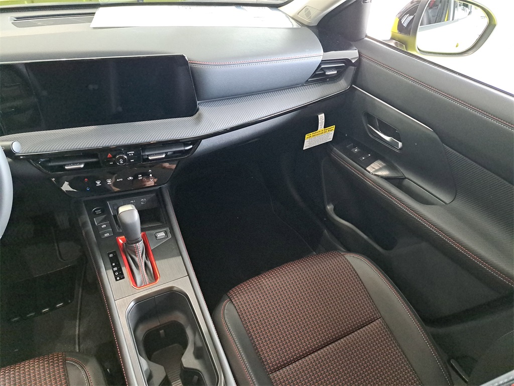 2026 Nissan Kicks SR photo 17