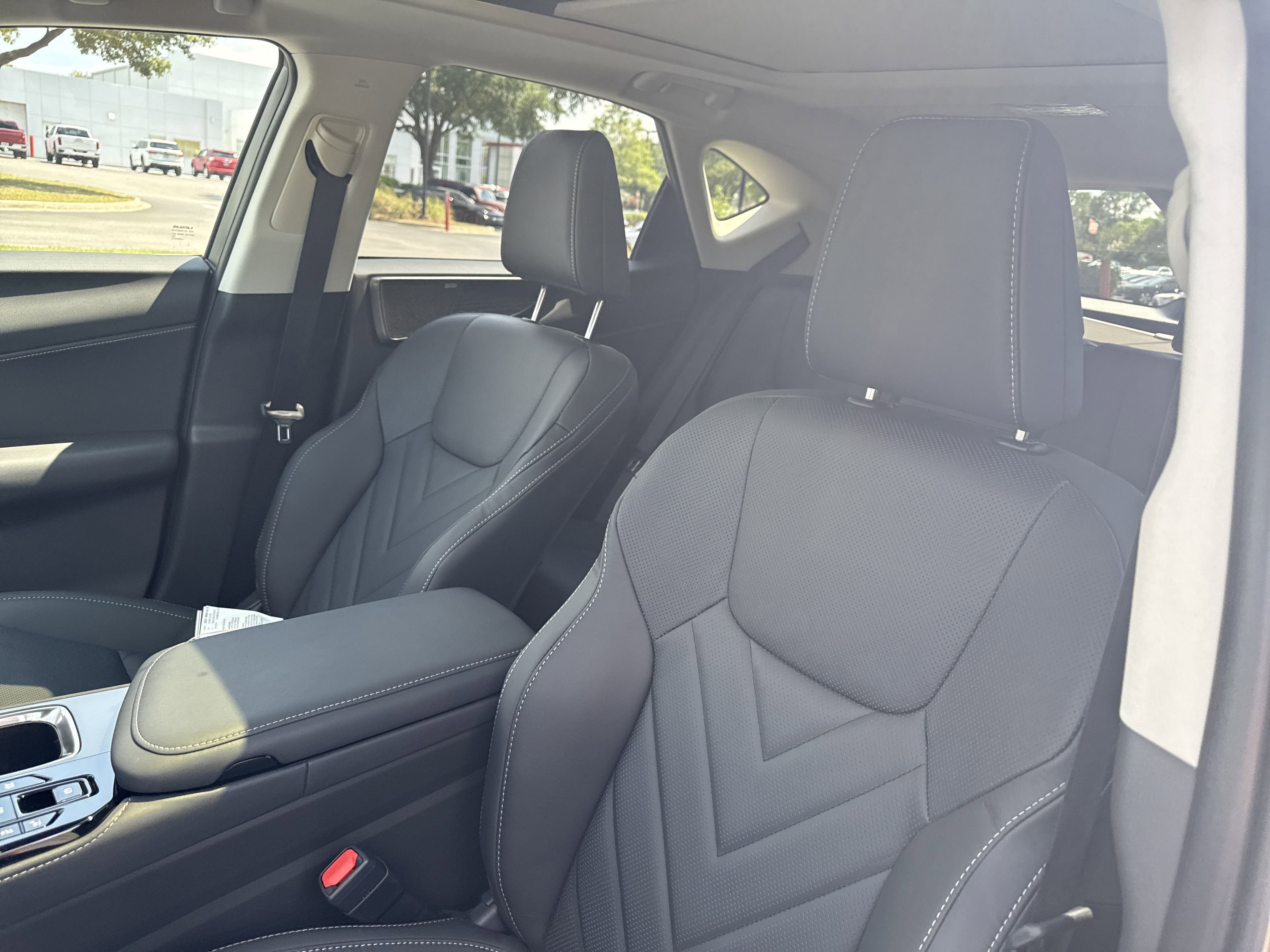 2025 Lexus NX 350h Luxury AWD photo 10