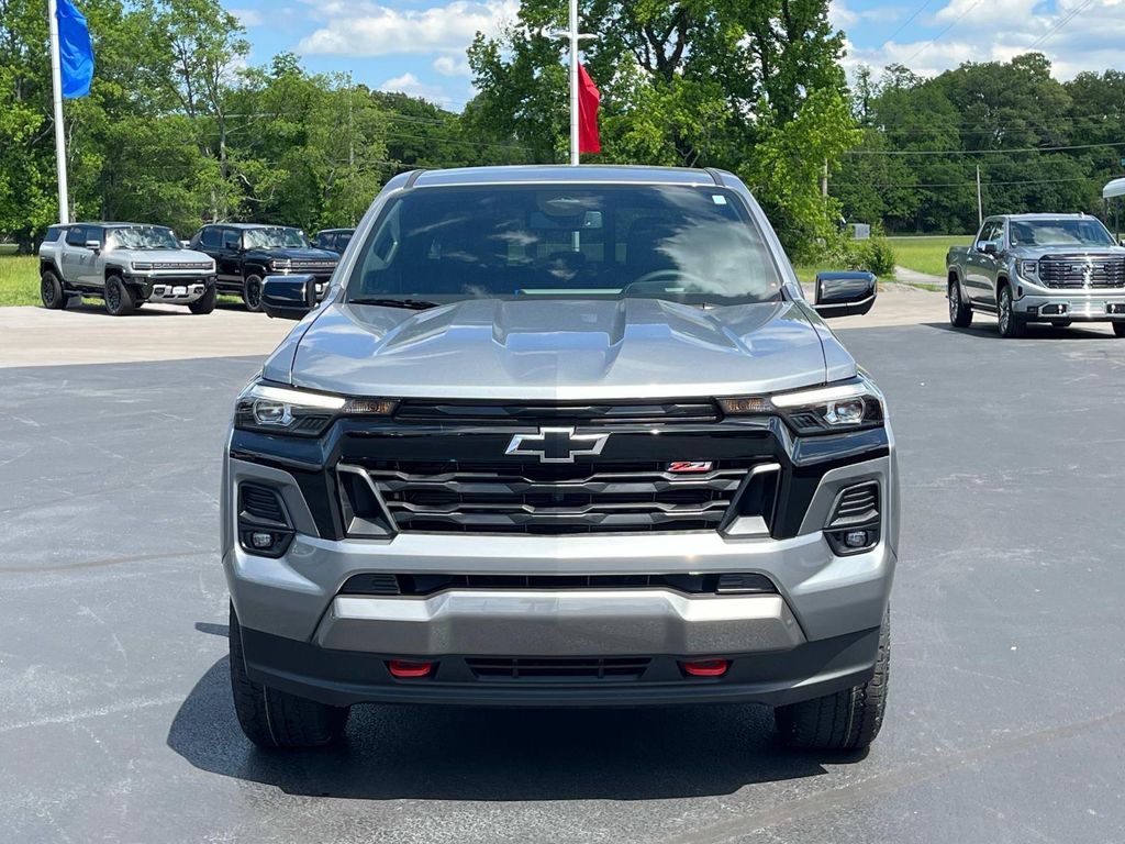 2025 Chevrolet Colorado Z71 photo 2
