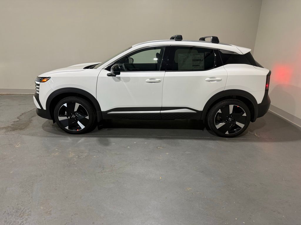 2026 Nissan Kicks SR photo 2