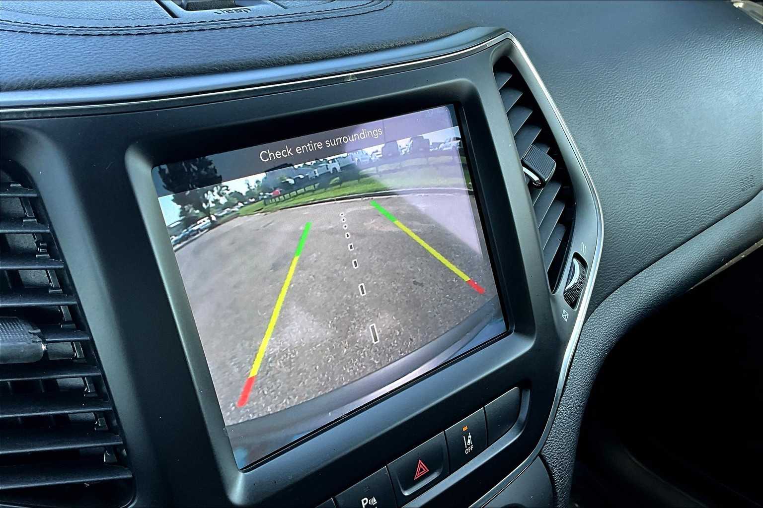 2021 Jeep Cherokee Latitude Lux photo 24