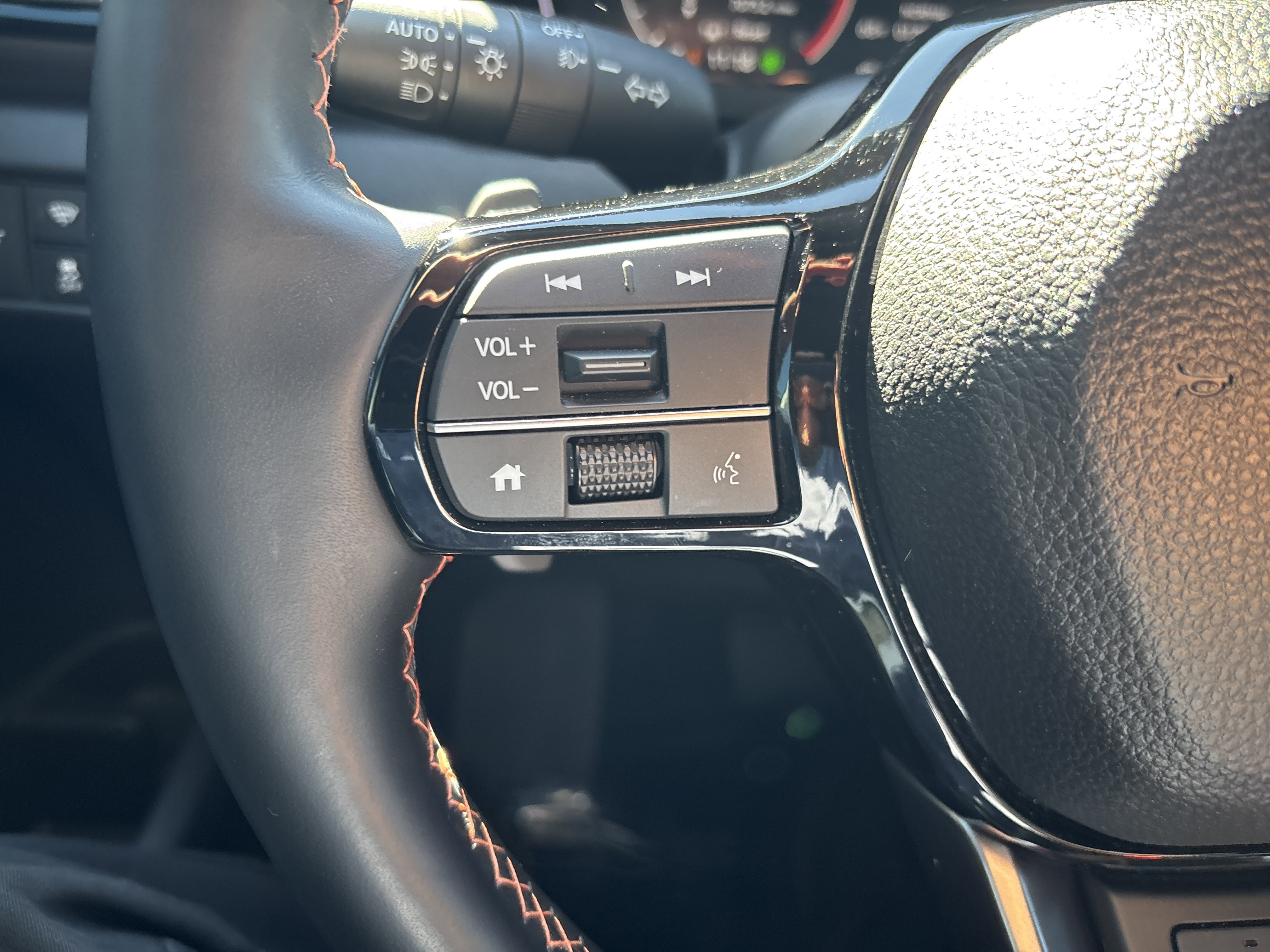 2025 Honda Pilot TrailSport photo 2