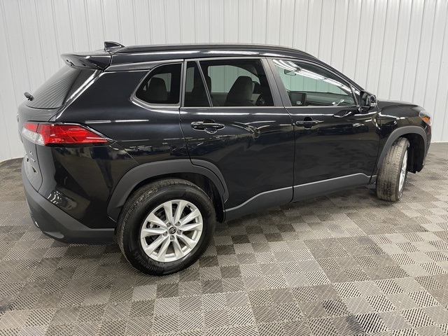 2022 Toyota Corolla Cross LE photo 3