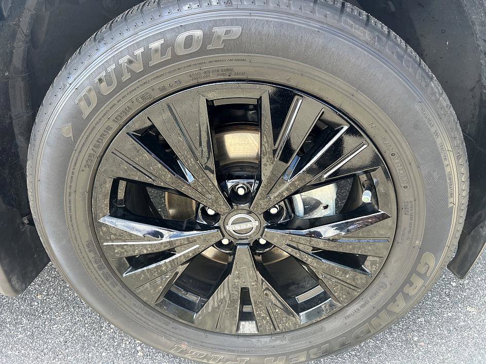 2023 Nissan Rogue SV photo 11