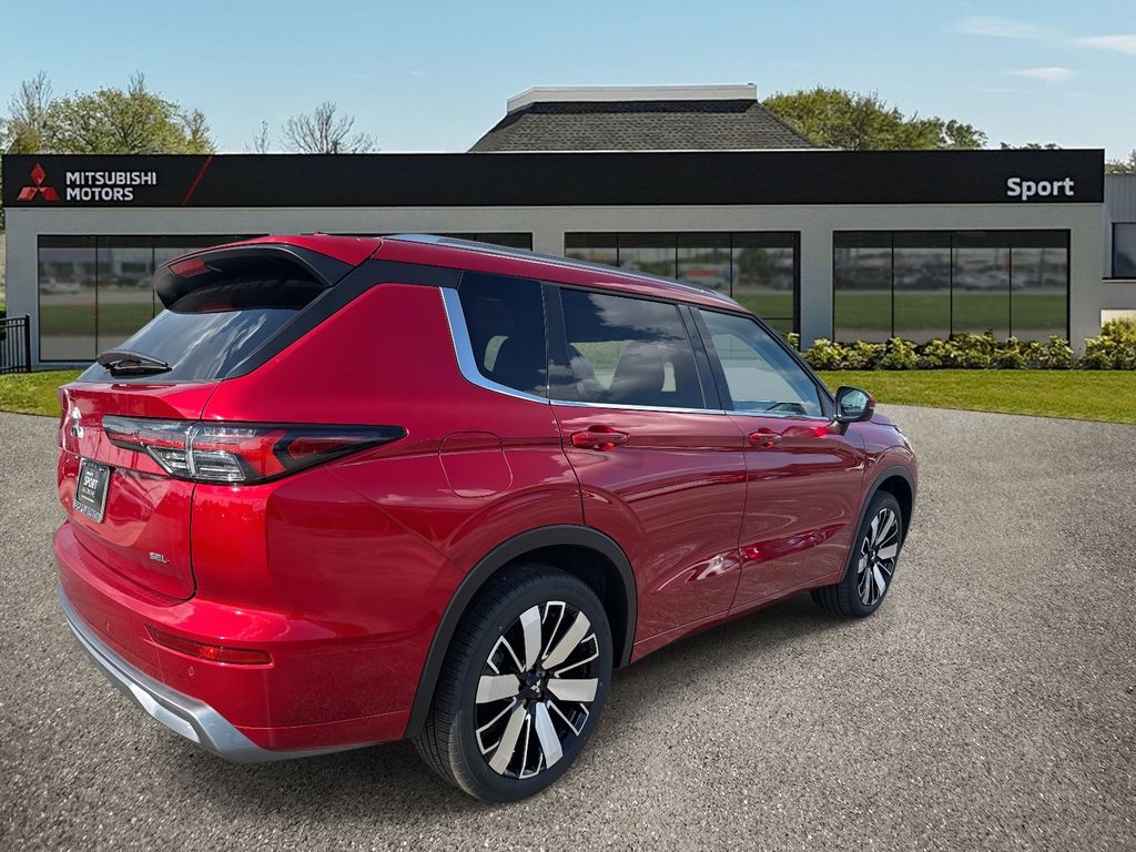 2025 Mitsubishi Outlander SEL photo 3