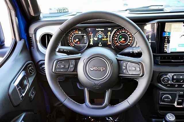 New 2025 Hydro Blue Pearl-Coat Exterior Paint Jeep Sport S image 24