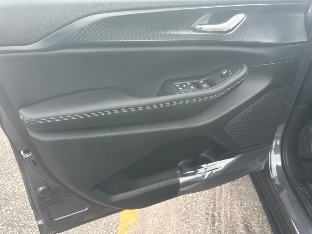 2025 Jeep Grand Cherokee Altitude X photo 9