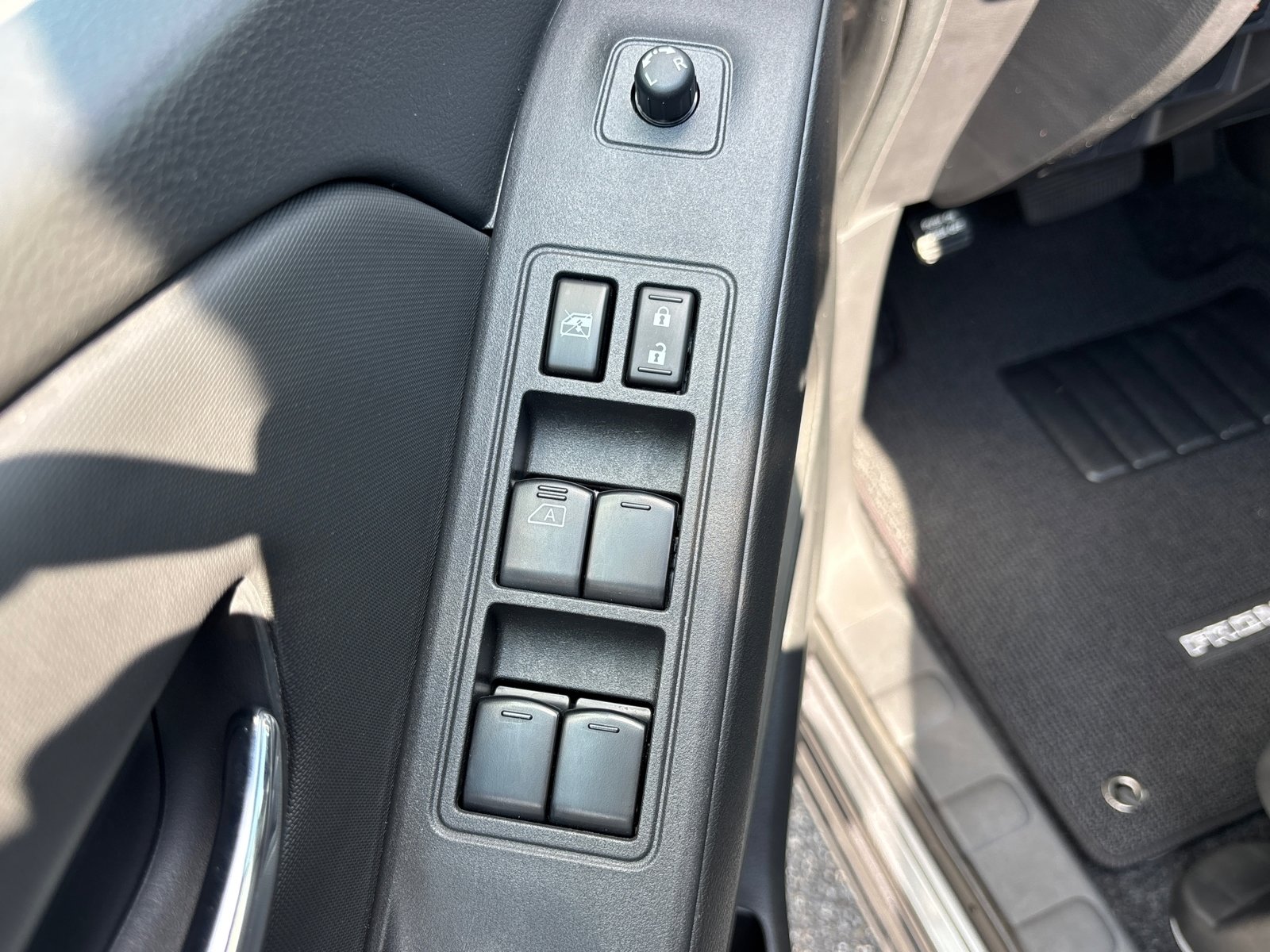 2024 Nissan Frontier SV photo 17