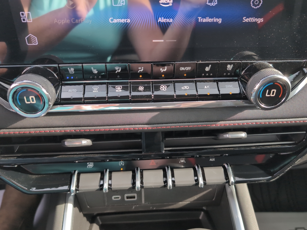 2025 Chevrolet Colorado Z71 photo 16