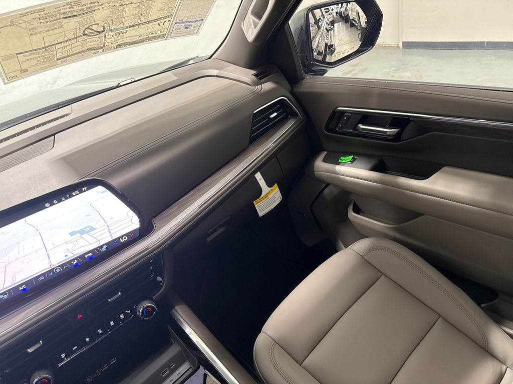 2025 Chevrolet Suburban LT photo 25