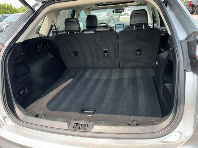 2022 Ford Edge SEL photo 10
