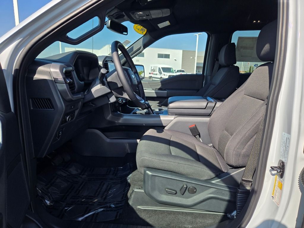 2025 Ford F-150 XLT photo 16