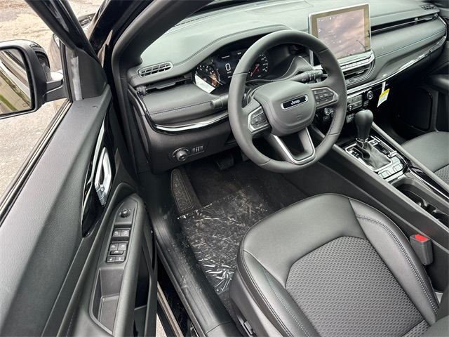 2025 Jeep Compass Latitude photo 28
