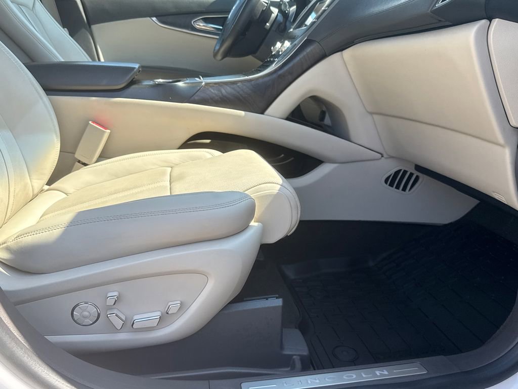 2019 Lincoln Nautilus Reserve photo 12