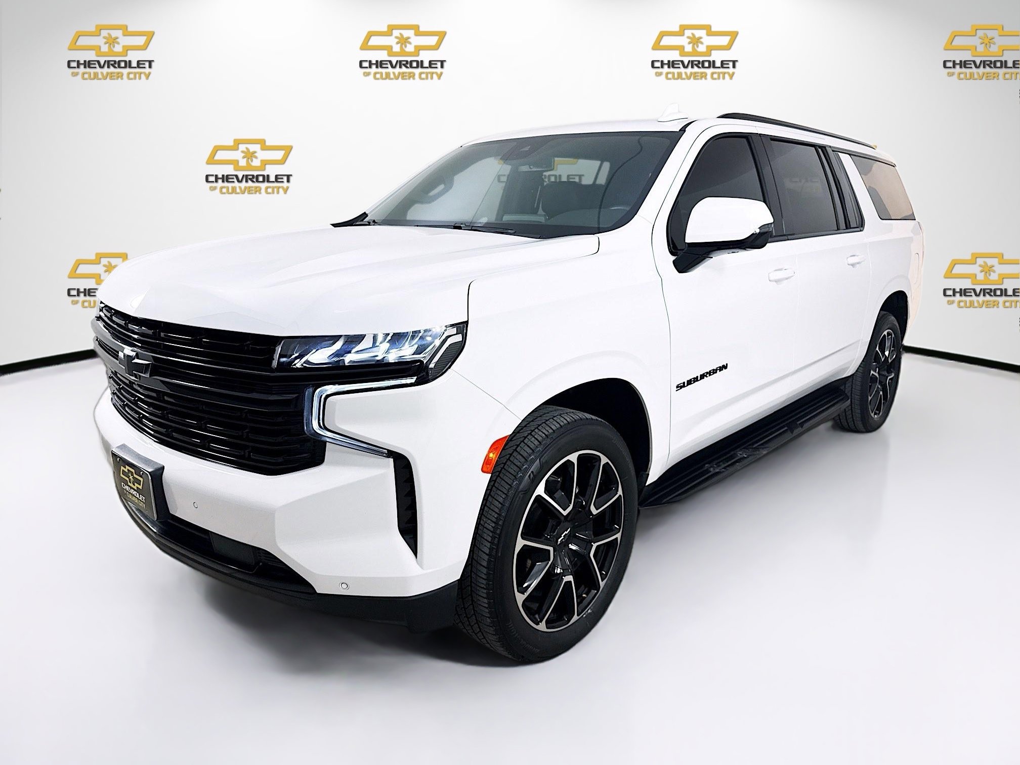 2024 Chevrolet Suburban RST photo 3