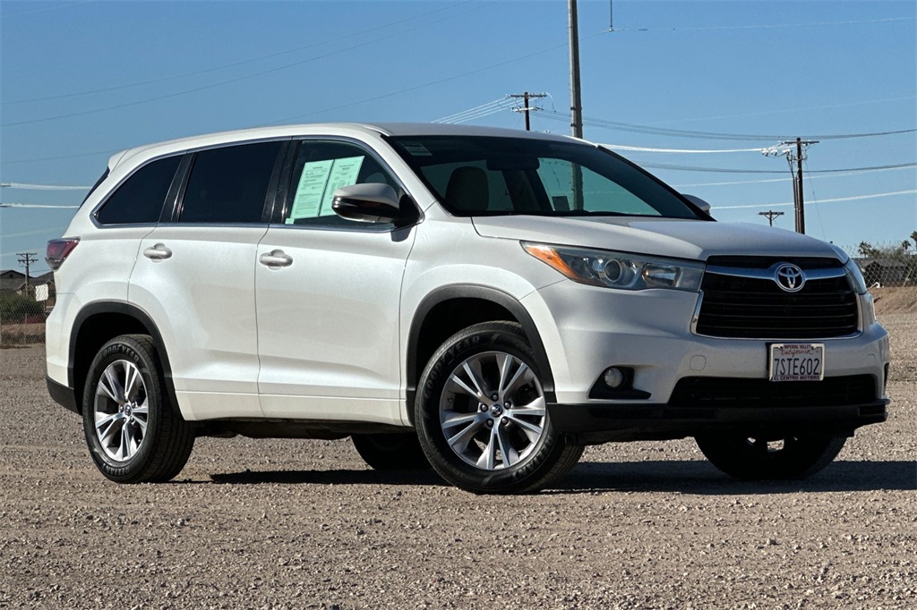Used 2016 Toyota Highlander LE Plus with VIN 5TDZKRFH1GS136597 for sale in El Centro, CA