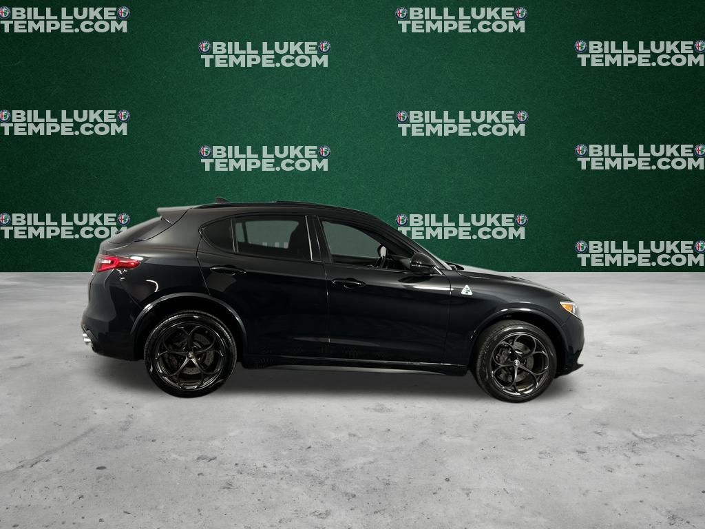 2023 Alfa Romeo Stelvio Quadrifoglio photo 2