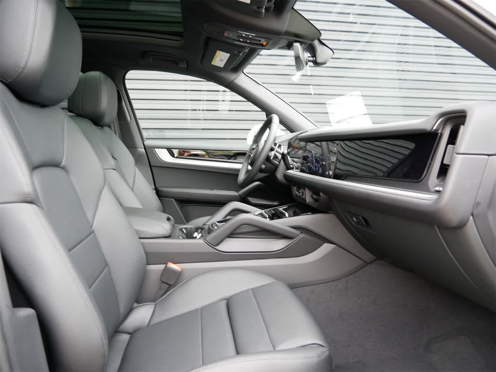 2026 Porsche Cayenne photo 24