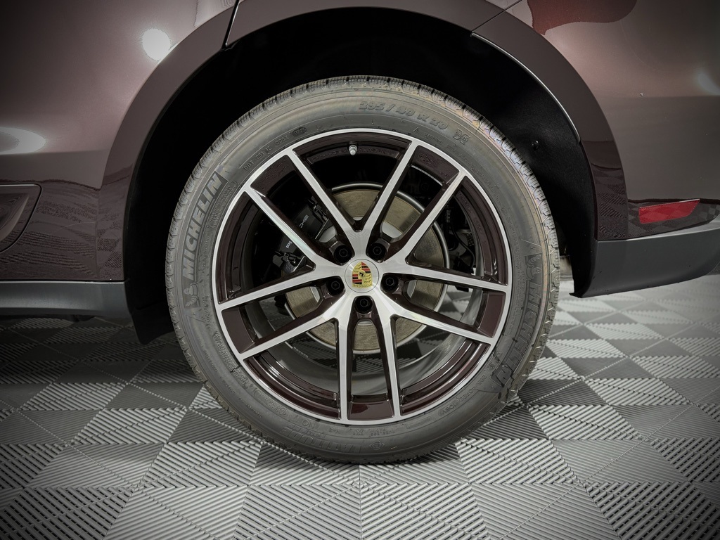 2025 Porsche Macan T photo 14