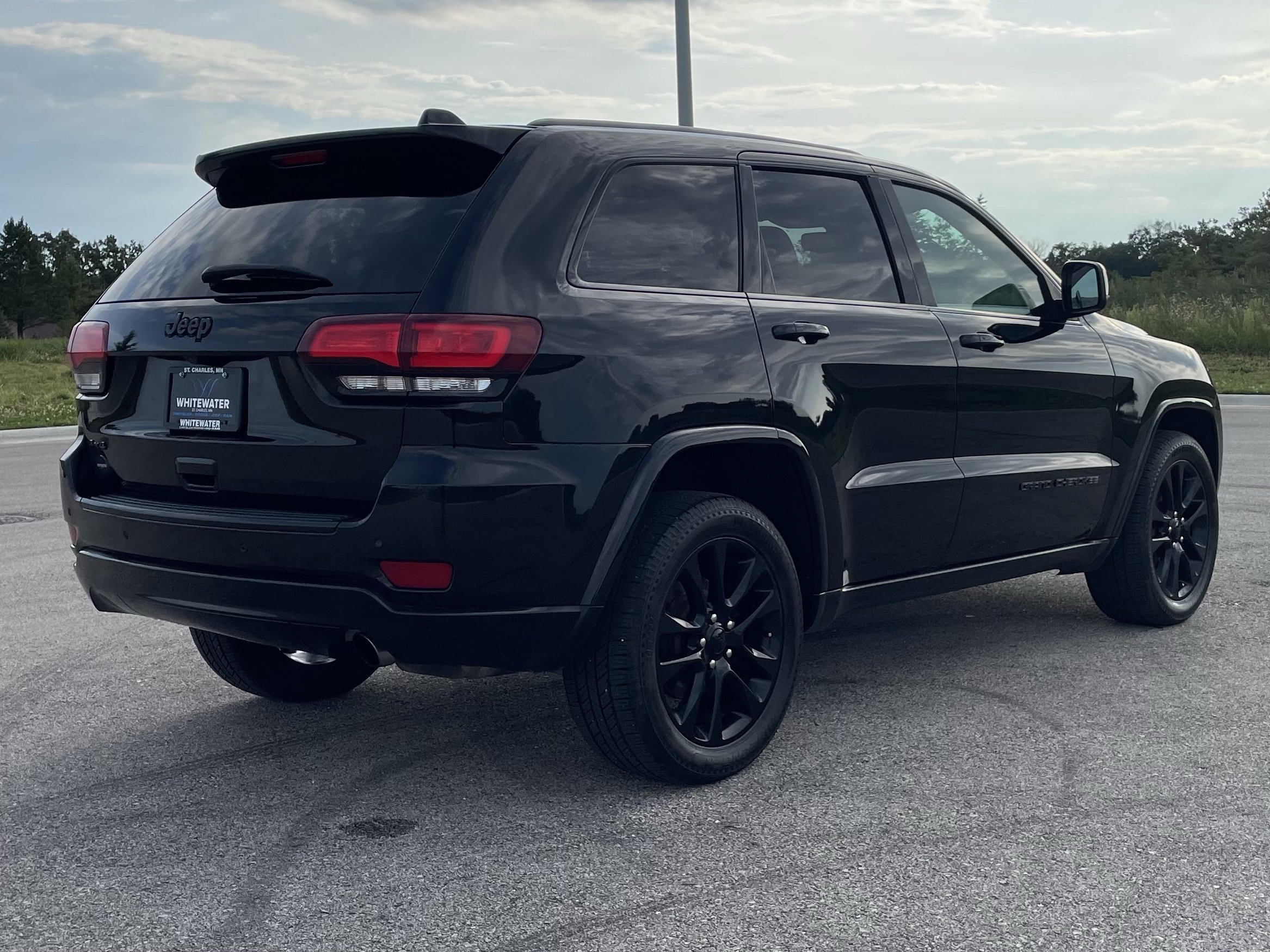 2018 Jeep Grand Cherokee Altitude photo 3