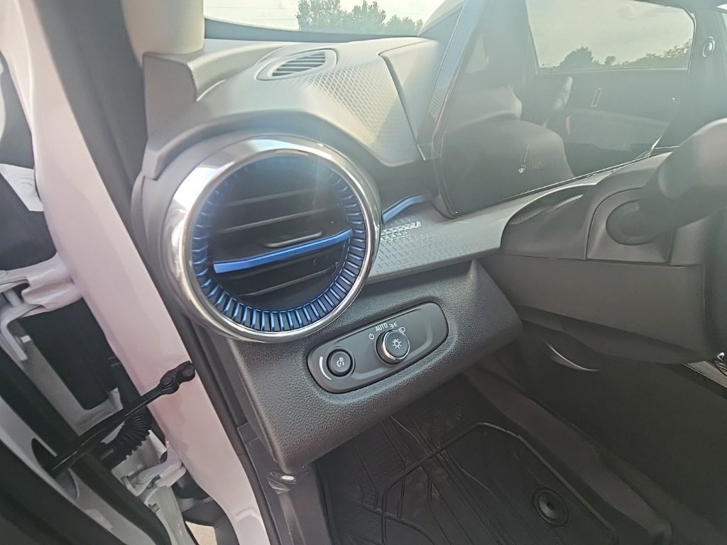 2025 Chevrolet Trax LT photo 23
