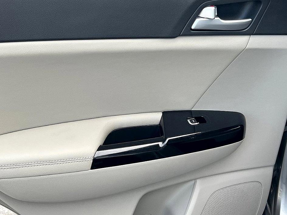 2022 Kia Sportage Nightfall Edition photo 9