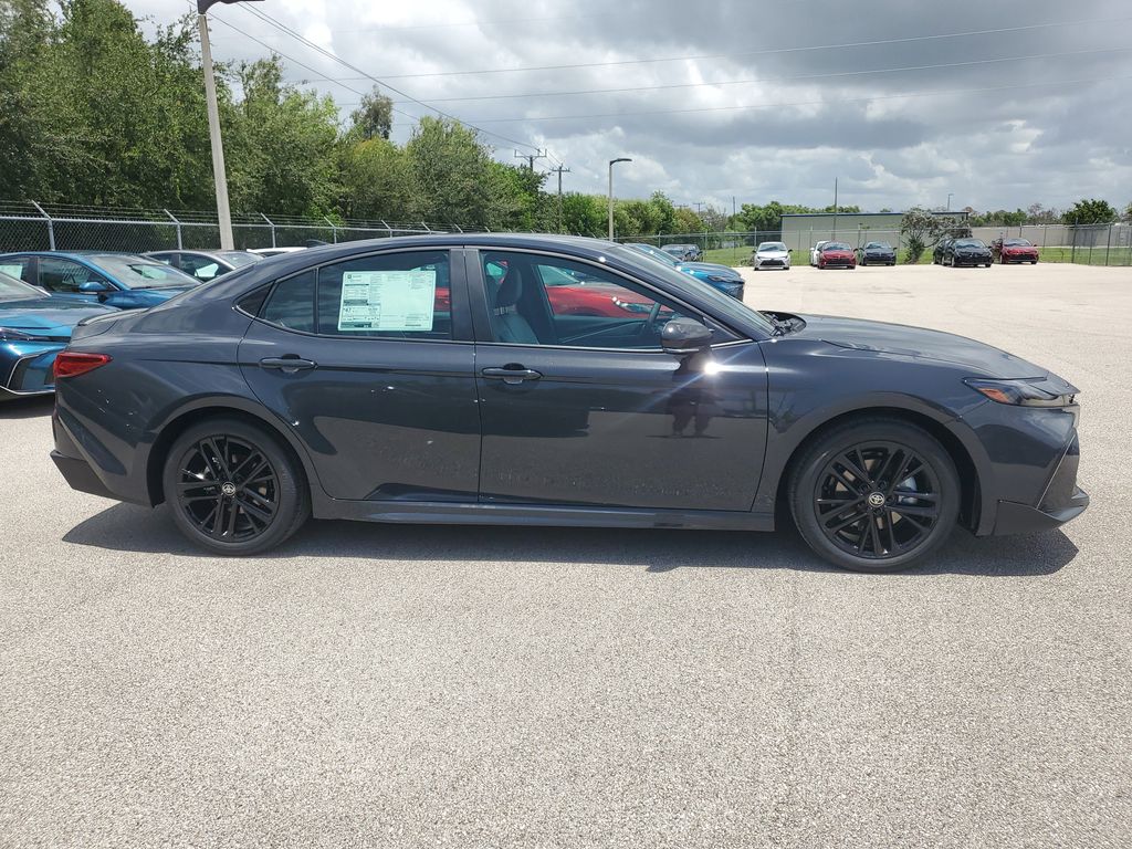 2025 Toyota Camry SE photo 4