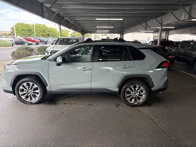 2021 Toyota RAV4 XLE Premium photo 14
