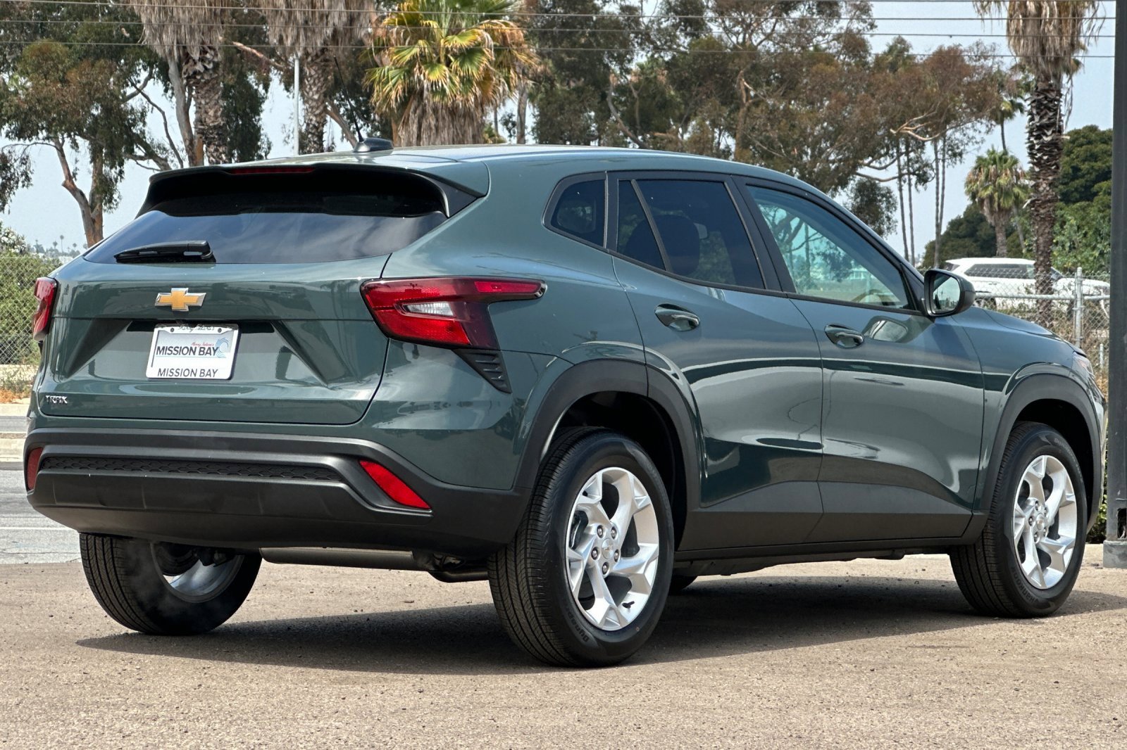 2025 Chevrolet Trax LS photo 4