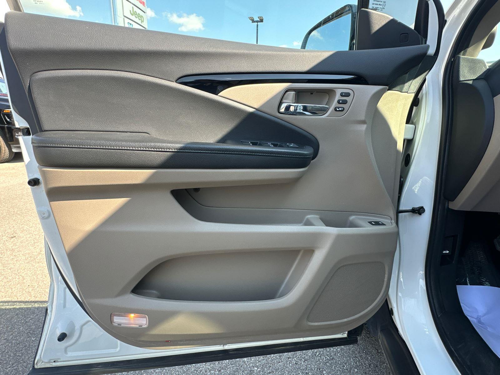 2021 Honda Pilot Touring photo 8