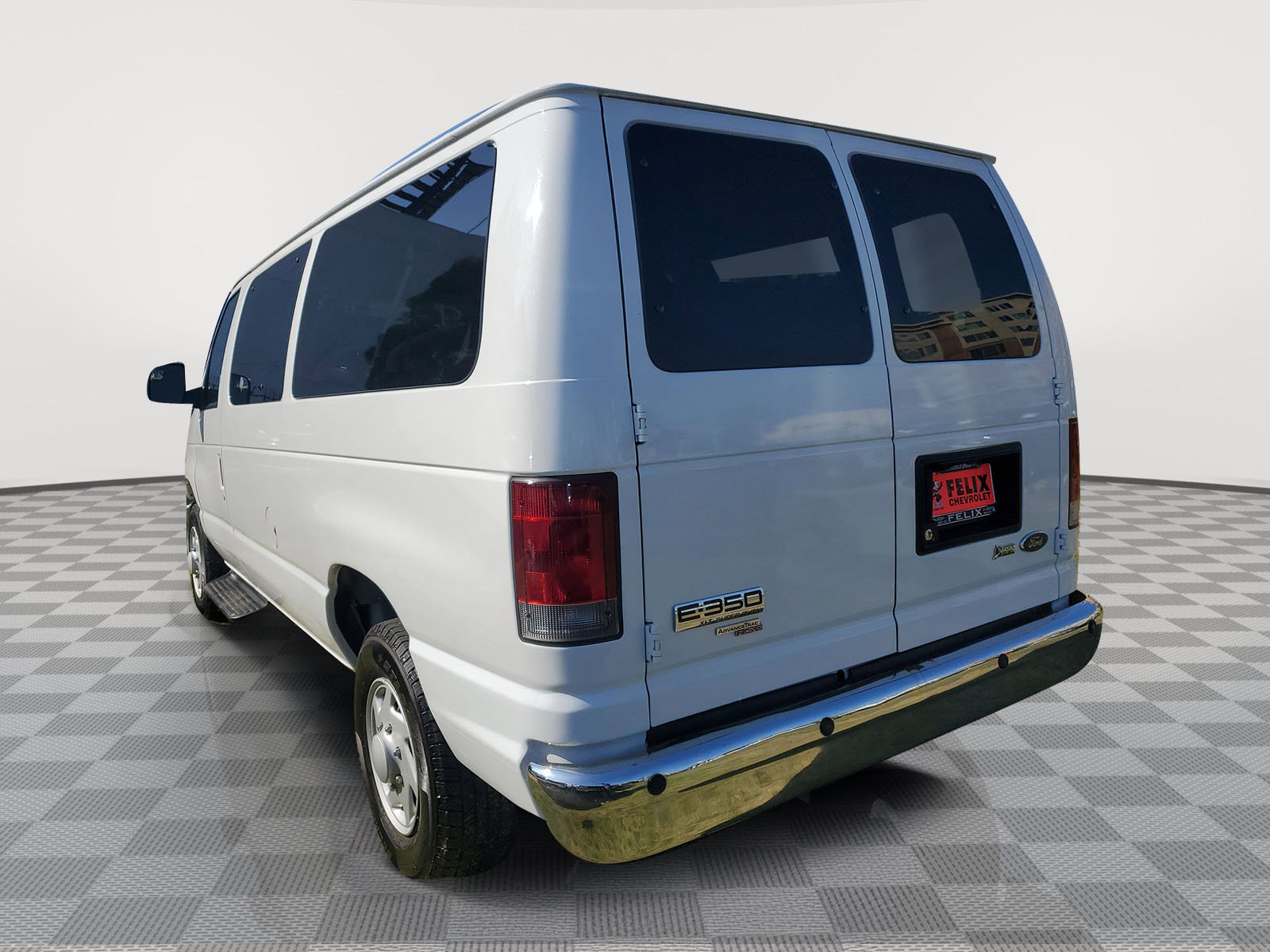 2013 Ford E-350 photo 2