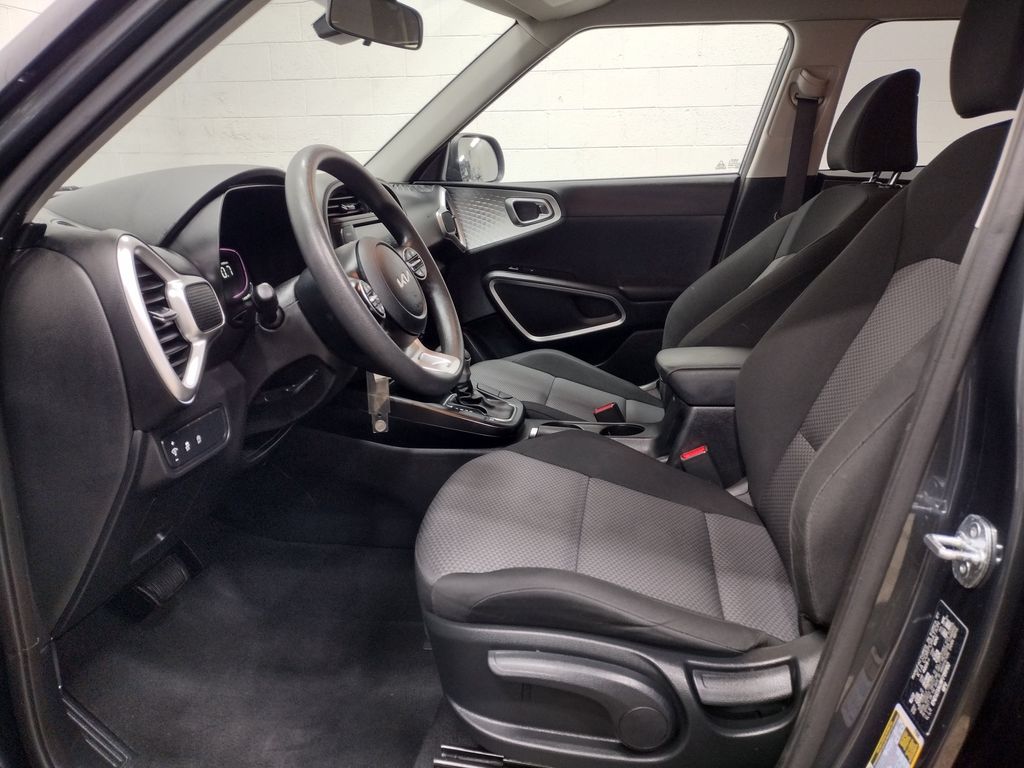 2023 Kia Soul LX photo 16