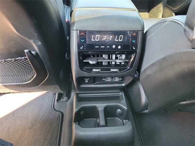 2021 Jeep Grand Cherokee Overland photo 14