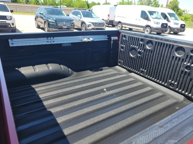 2024 Nissan Frontier SL photo 4