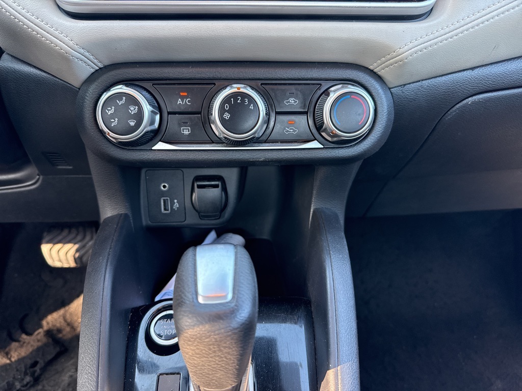 2020 Nissan Versa 1.6 SV photo 14