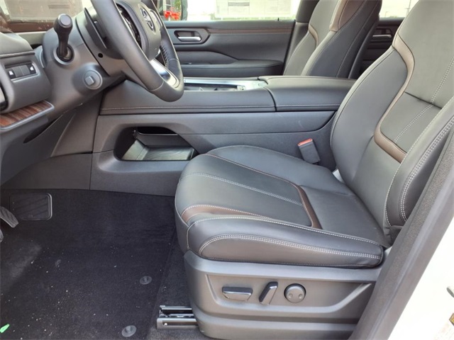2025 Nissan Armada SL photo 4