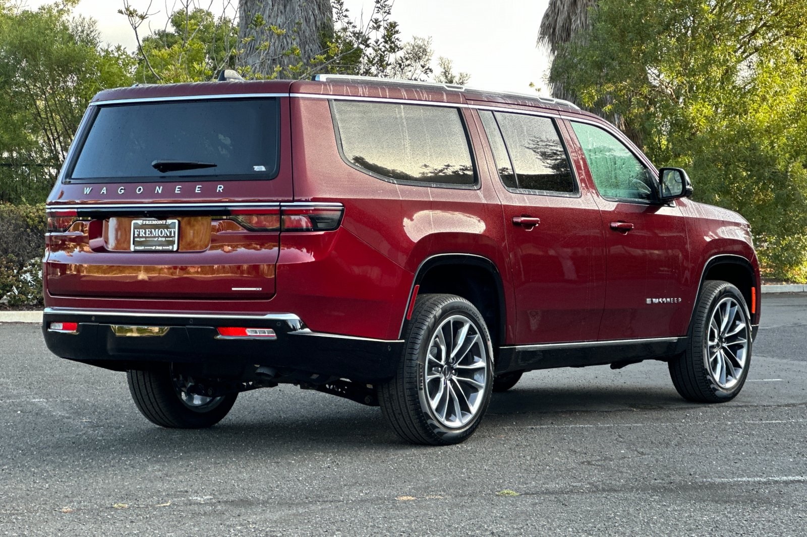 2024 Jeep Wagoneer L Series III photo 3