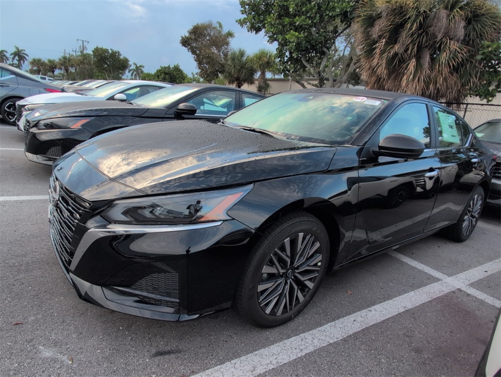 2025 Nissan Altima 2.5 SV photo 4