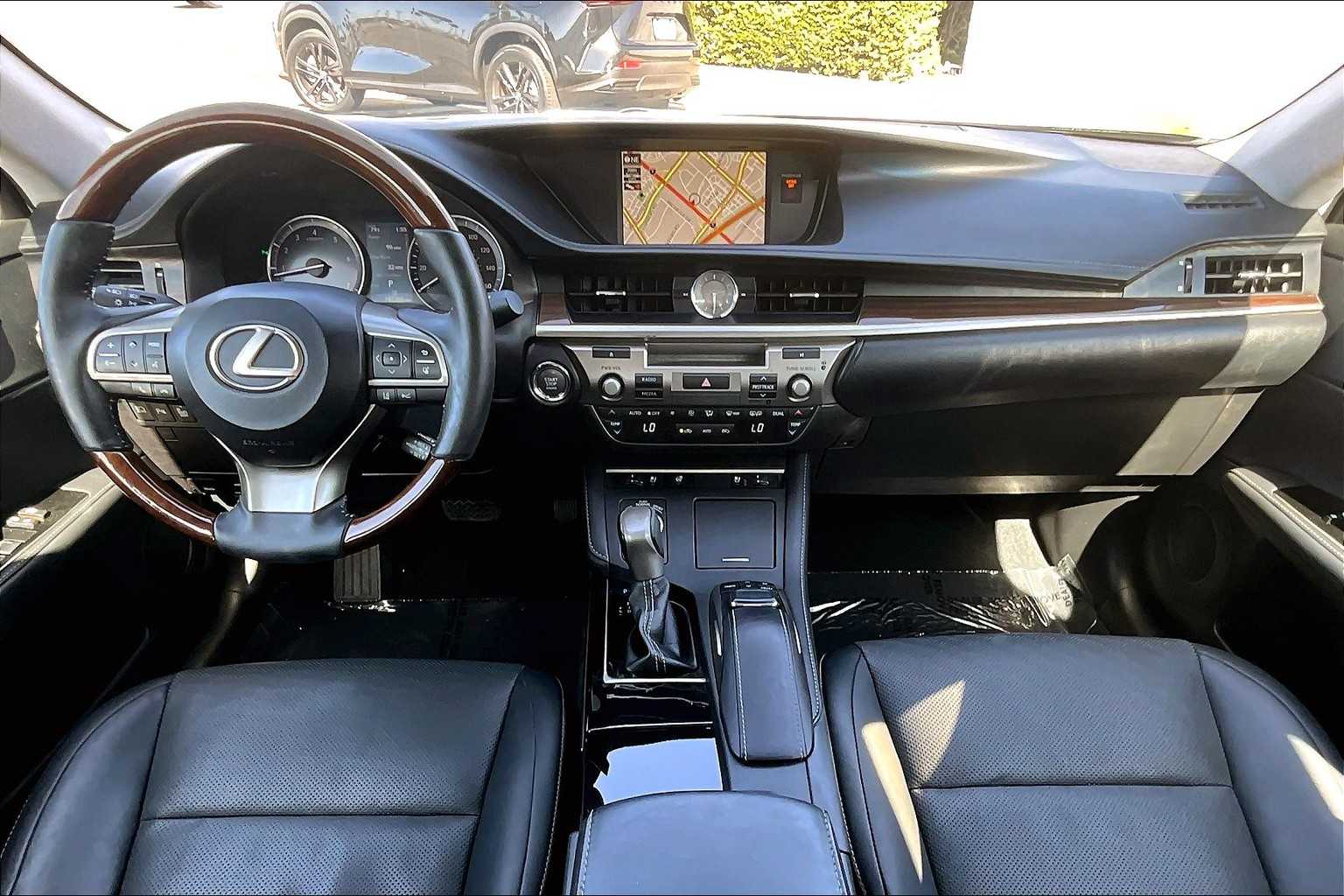 2017 Lexus ES 350 photo 15
