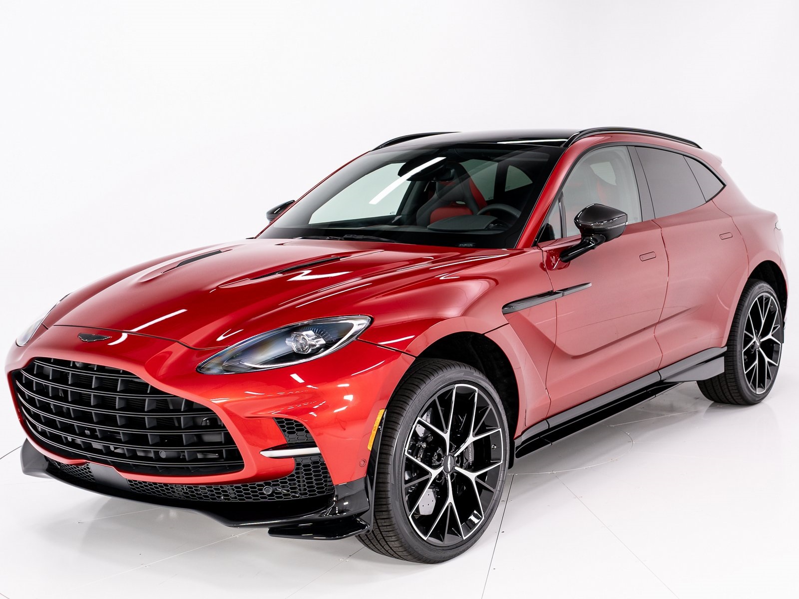 2025 Aston Martin DBX