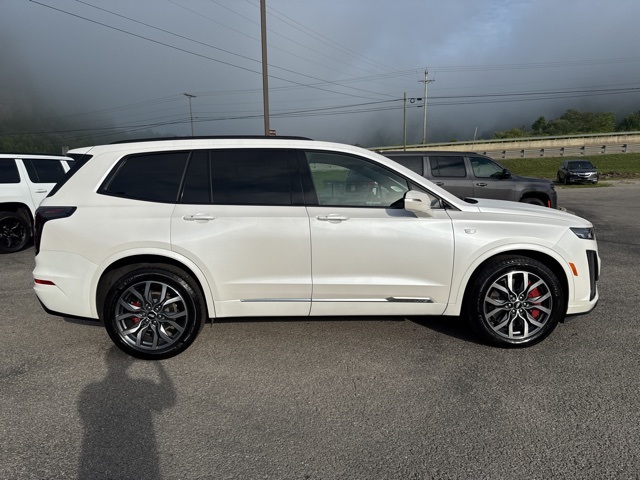 2023 Cadillac XT6 Sport photo 2