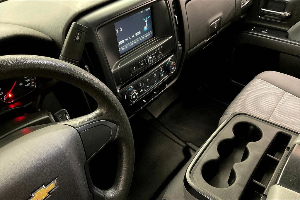 2017 Chevrolet Silverado 1500 Custom photo 14